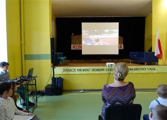 Grafika 49: Fotorelacja z uroczystych apeli trzeciomajowych w szkole w Wicku