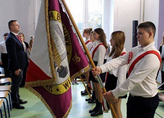 Grafika 28: Fotorelacja ze szkolnych obchodów Narodowego Święta Niepodległości, 10.11.2022
